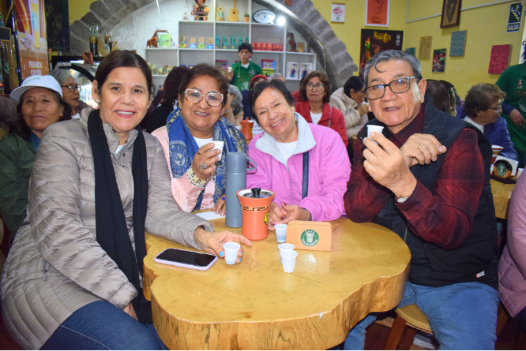 Plama-Mayor-Ayacucho-Aguas-Turqueza-Millpu-Semana-Santa-Ayacucho-Carnavales-Ayacucho-Sisari-Travel-RetabloWeb-Ivan-Bejarano-Olivares