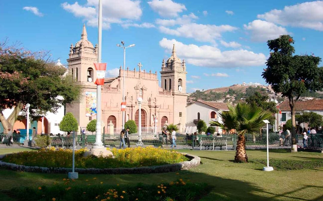 Plama-Mayor-Ayacucho-Aguas-Turqueza-Millpu-Semana-Santa-Ayacucho-Carnavales-Ayacucho-Sisari-Travel-RetabloWeb-Ivan-Bejarano-Olivares